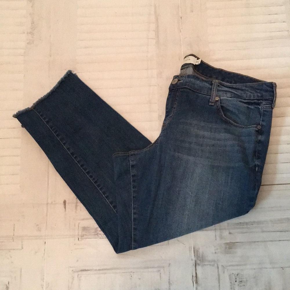 Torrid frayed hem cropped jeans sz 20